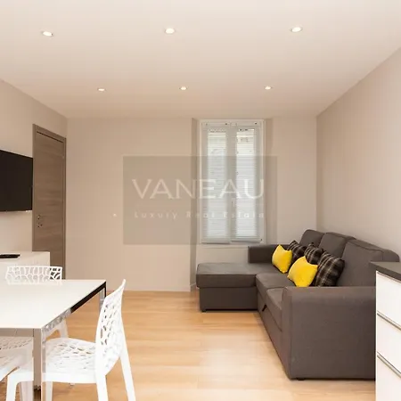 2 Bedroom At 2 Minutes From The Palais Apartment Cannes
